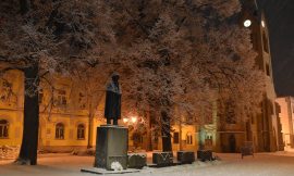 puzzle online socha Hviezdoslava